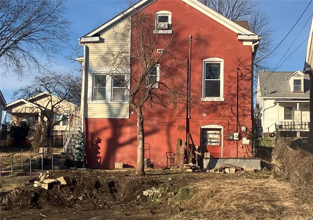 Photo 3 of Single family home for sale at 1016 S Charles St, Belleville, IL 62220 | MLS# 25001250 | Listing updated on 2025-02-27