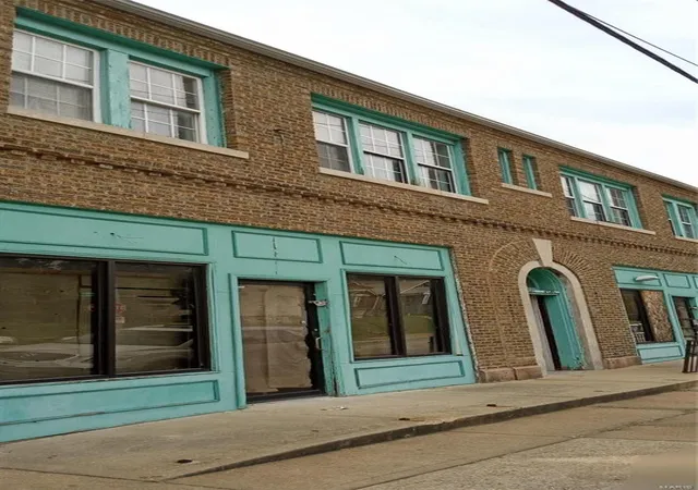 Photo 2 of Sale Pending at 4341 Shreve Ave, Saint Louis, MO 63115 | MLS# 25001274 | Listing updated on 2025-03-07