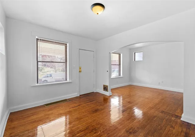 Photo 3 of Single family home for sale at 3841 Oregon Ave, Saint Louis, MO 63118 | MLS# 25001277 | Listing updated on 2025-03-13