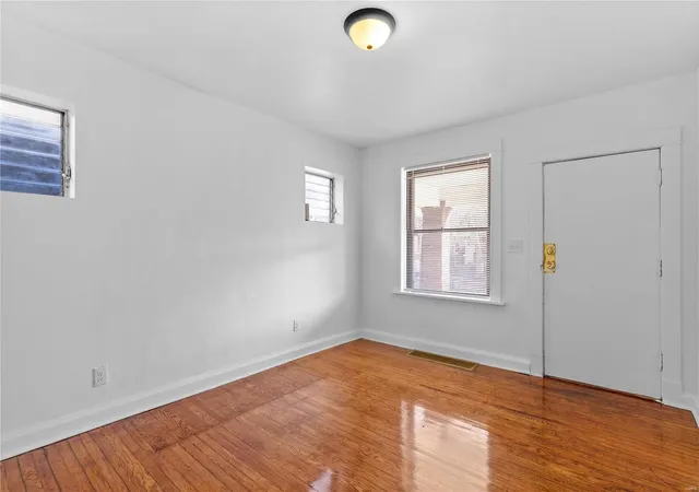 Photo 3 of Single family home for sale at 3841 Oregon Ave, Saint Louis, MO 63118 | MLS# 25001277 | Listing updated on 2025-03-13