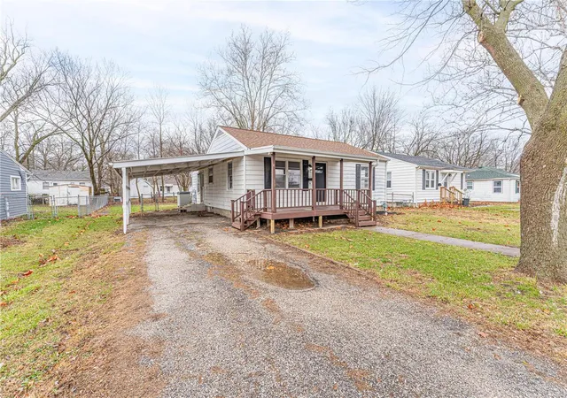 Photo 2 of Single family home for sale at 911 Fairground St, Mexico, MO 65265 | MLS# 25001353 | Listing updated on 2025-01-17