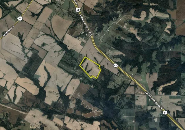Photo 32 of Sale Pending at 19358 Hwy Ff, New London, MO 63459 | MLS# 25001359 | Listing updated on 2025-03-18