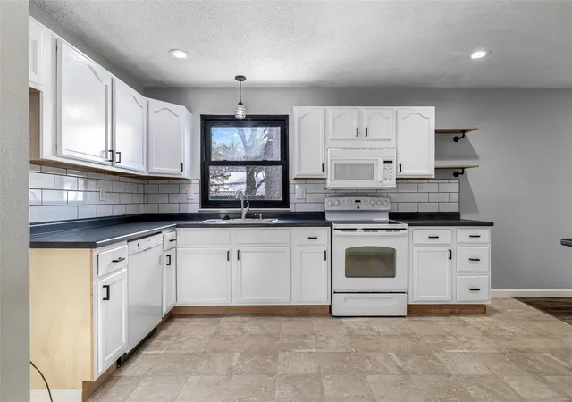Photo 4 of Single family home for sale at 1028 Sunridge Trails S, Pevely, MO 63070 | MLS# 25001376 | Listing updated on 2025-01-12