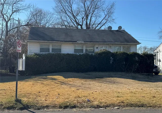 Photo 1 of Single family home for sale at 300 Shepley Dr, Saint Louis, MO 63137 | MLS# 25001421 | Listing updated on 2025-03-19