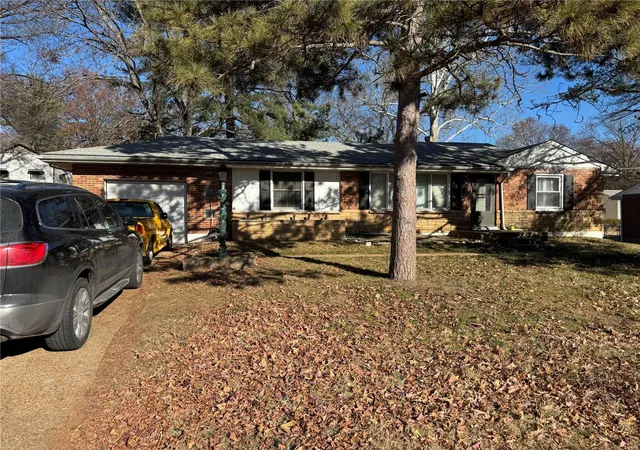 Photo 2 of Single family home for sale at 1145 Bosworth Dr, Saint Louis, MO 63137 | MLS# 25001432 | Listing updated on 2025-01-10