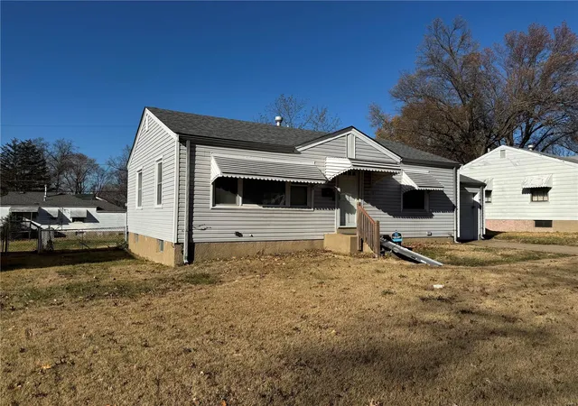 Photo 3 of Single family home for sale at 10173 Cabot Dr, Saint Louis, MO 63137 | MLS# 25001435 | Listing updated on 2025-01-10