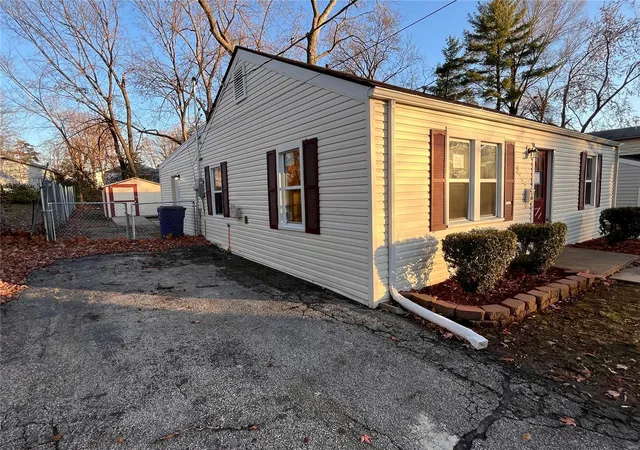 Photo 2 of Single family home for sale at 3222 W Tennyson Ave, Saint Louis, MO 63114 | MLS# 25001447 | Listing updated on 2025-01-10
