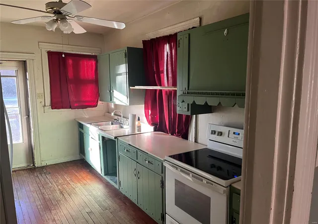 Photo 4 of Multi family home for sale at 1203 S Main St, Saint Charles, MO 63301 | MLS# 25001456 | Listing updated on 2025-03-19