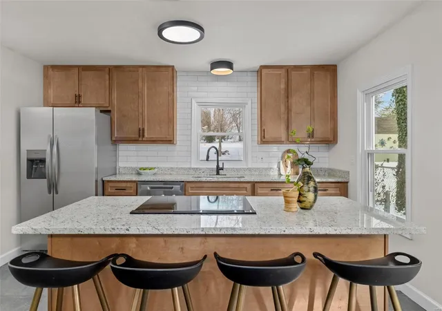 Photo 3 of Single family home for sale at 1720 Gallaher Ave, Saint Charles, MO 63301 | MLS# 25001476 | Listing updated on 2025-01-10