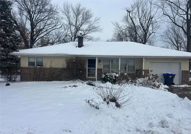 Photo 1 of Single family home for sale at 1806 Oak Tree St, Saint Peters, MO 63376 | MLS# 25001478 | Listing updated on 2025-01-10