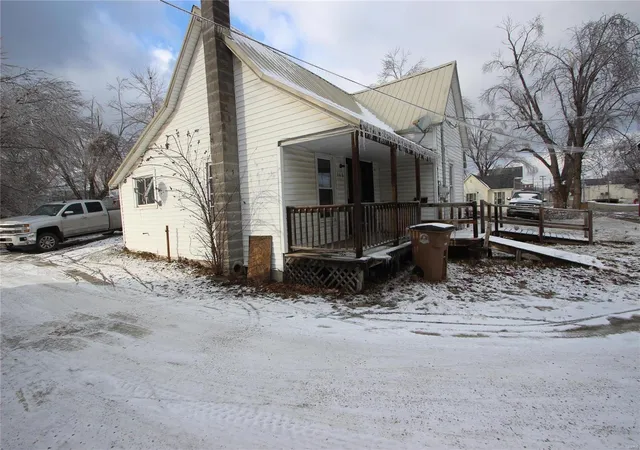 Photo 1 of Single family home for sale at 306 S Mine La Motte St, Fredericktown, MO 63645 | MLS# 25001567 | Listing updated on 2025-01-10