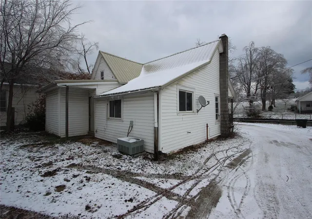 Photo 2 of Single family home for sale at 306 S Mine La Motte St, Fredericktown, MO 63645 | MLS# 25001567 | Listing updated on 2025-01-10