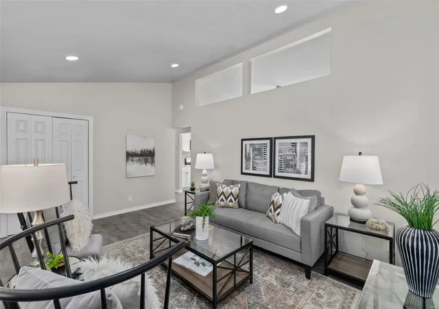 Photo 3 of Single family home for sale at 401 S Ballas Rd, Saint Louis, MO 63122 | MLS# 25001591 | Listing updated on 2025-03-13