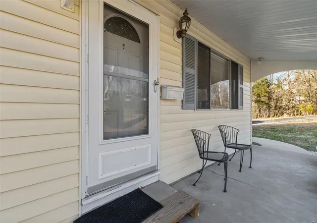 Photo 4 of Single family home for sale at 401 S Ballas Rd, Saint Louis, MO 63122 | MLS# 25001591 | Listing updated on 2025-03-13