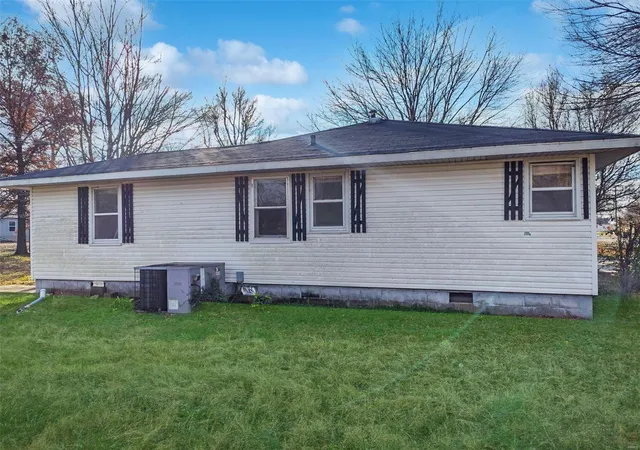 Photo 2 of Single family home for sale at 420 North 4th, Lilbourn, MO 63862 | MLS# 25001619 | Listing updated on 2025-01-11