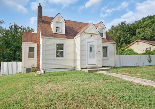 Photo 2 of Single family home for sale at 1100 Northdale Ave, Saint Louis, MO 63138 | MLS# 25001659 | Listing updated on 2025-03-19
