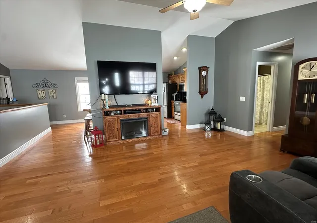 Photo 2 of Single family home for sale at 121 Stull Dr, Benton, MO 63736 | MLS# 25001769 | Listing updated on 2025-01-14