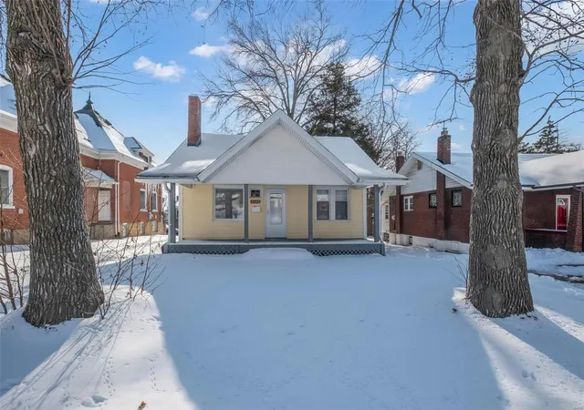 Photo 2 of Sale Pending at 8102 Washington St, Saint Louis, MO 63114 | MLS# 25001791 | Listing updated on 2025-03-03