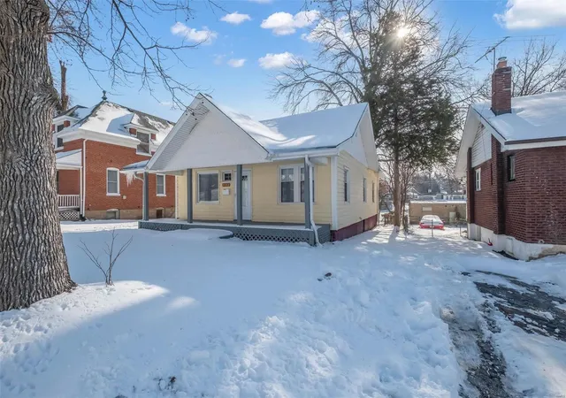 Photo 3 of Sale Pending at 8102 Washington St, Saint Louis, MO 63114 | MLS# 25001791 | Listing updated on 2025-03-03