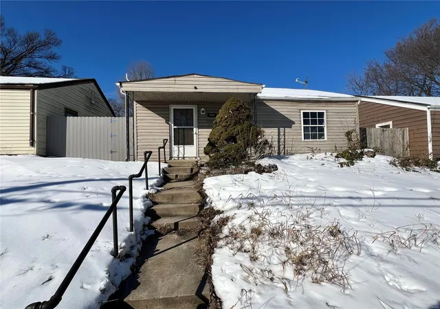 Photo 1 of Single family home for sale at 1565 Sanford Ave, Saint Louis, MO 63139 | MLS# 25001930 | Listing updated on 2025-01-14