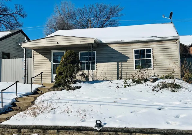 Photo 2 of Single family home for sale at 1565 Sanford Ave, Saint Louis, MO 63139 | MLS# 25001930 | Listing updated on 2025-01-14