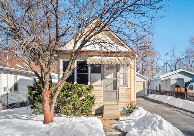 Photo 1 of Single family home for sale at 795 State St, Wood River, IL 62095 | MLS# 25001947 | Listing updated on 2025-01-15