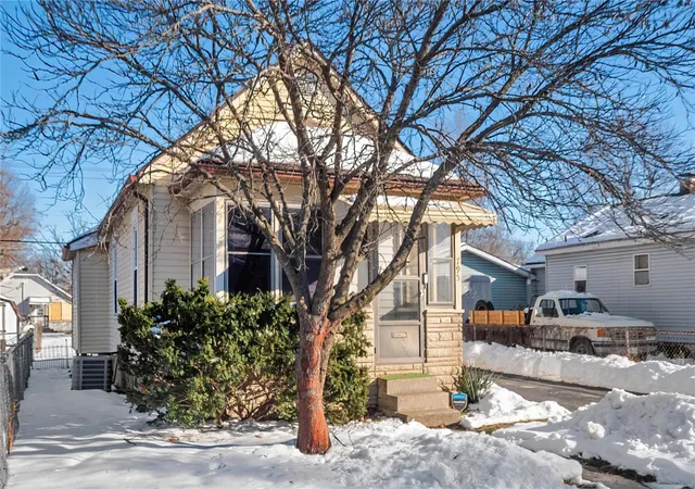Photo 2 of Single family home for sale at 795 State St, Wood River, IL 62095 | MLS# 25001947 | Listing updated on 2025-01-15