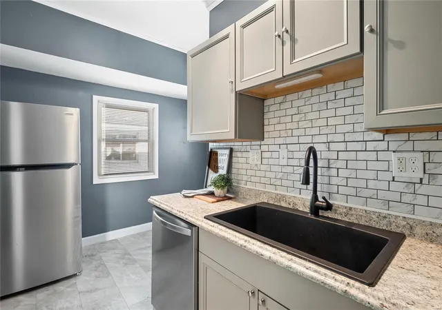 Photo 3 of Single family home for sale at 795 State St, Wood River, IL 62095 | MLS# 25001947 | Listing updated on 2025-01-15