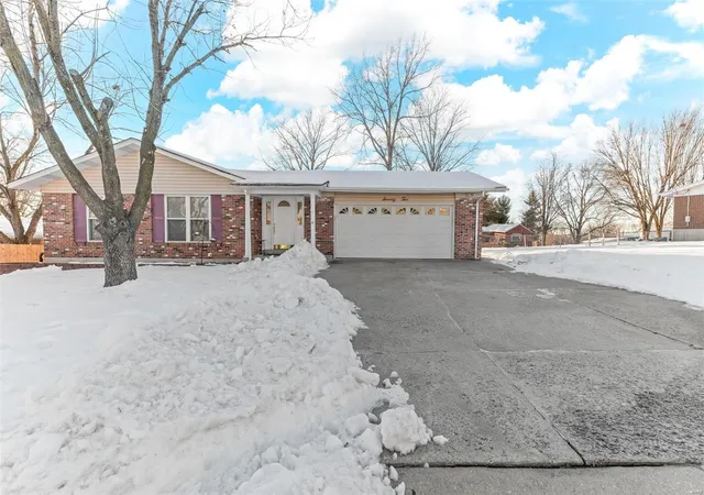 Photo 1 of Single family home for sale at 72 Willow Way, Saint Charles, MO 63304 | MLS# 25001989 | Listing updated on 2025-01-15