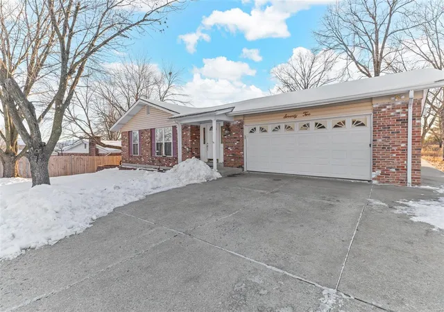 Photo 2 of Single family home for sale at 72 Willow Way, Saint Charles, MO 63304 | MLS# 25001989 | Listing updated on 2025-01-15
