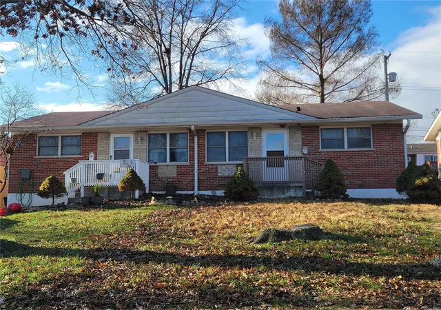 Photo 1 of Sale Pending at 210 Carrington, Saint Louis, MO 63125 | MLS# 25002056 | Listing updated on 2025-03-10
