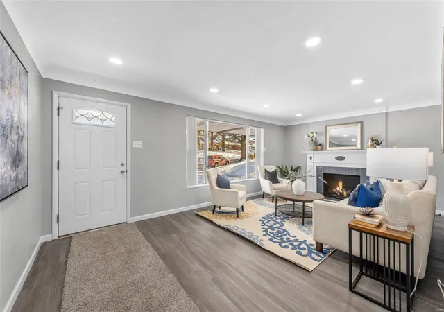 Photo 2 of Single family home for sale at 4125 Oreon Ave, Saint Louis, MO 63121 | MLS# 25002085 | Listing updated on 2025-01-26