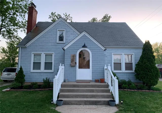 Photo 1 of Sale Pending at 609 S 1st St, Owensville, MO 65066 | MLS# 25002090 | Listing updated on 2025-01-15