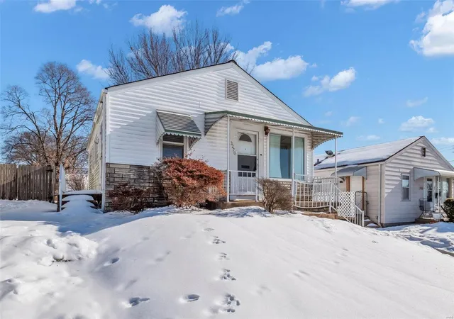 Photo 3 of Single family home for sale at 3270 Volo Ave, Saint Louis, MO 63139 | MLS# 25002096 | Listing updated on 2025-01-15