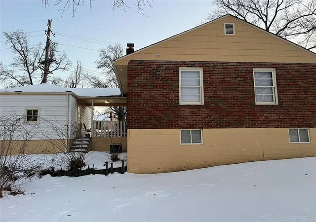 Photo 3 of Single family home for sale at 4300 Nelson Dr, Saint Louis, MO 63121 | MLS# 25002132 | Listing updated on 2025-01-17