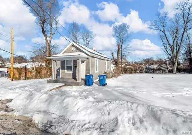 Photo 2 of Single family home for sale at 6223 Westerhoff Ave, Saint Louis, MO 63121 | MLS# 25002136 | Listing updated on 2025-01-15