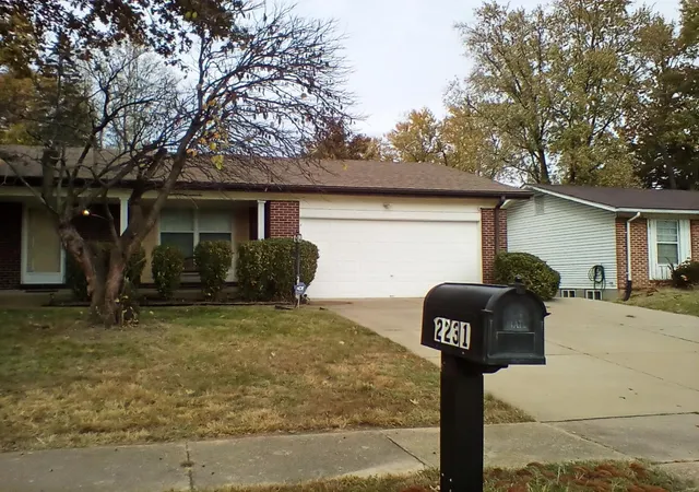 Photo 2 of Single family home for sale at 2231 Outlook Dr, Saint Louis, MO 63136 | MLS# 25002225 | Listing updated on 2025-03-18