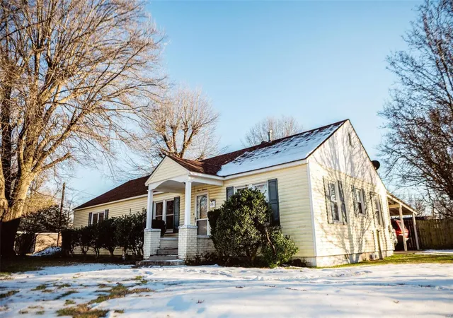 Photo 2 of Single family home for sale at 313 West 8th, Kennett, MO 63857 | MLS# 25002274 | Listing updated on 2025-01-15