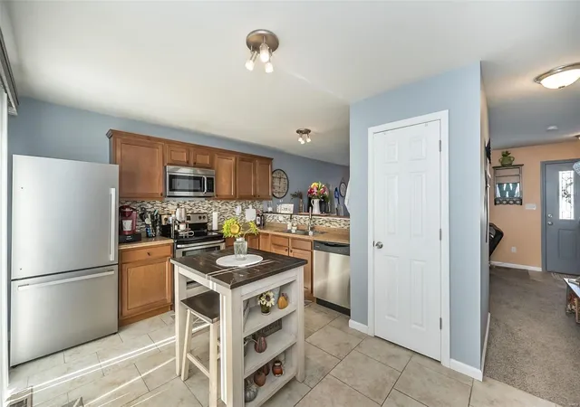 Photo 4 of Townhouse for sale at 334 Heritage Cmns Cir #201, O Fallon, MO 63368 | MLS# 25002293 | Listing updated on 2025-01-16