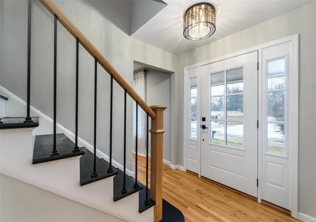 Photo 1 of Single family home for sale at 84 Forest Crst Dr, Chesterfield, MO 63017 | MLS# 25002302 | Listing updated on 2025-02-02