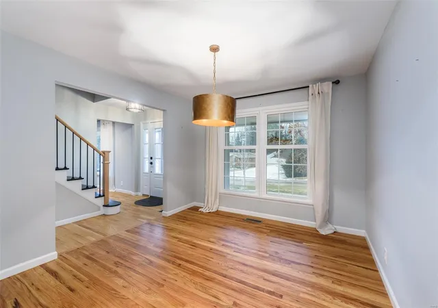 Photo 4 of Single family home for sale at 84 Forest Crst Dr, Chesterfield, MO 63017 | MLS# 25002302 | Listing updated on 2025-02-02