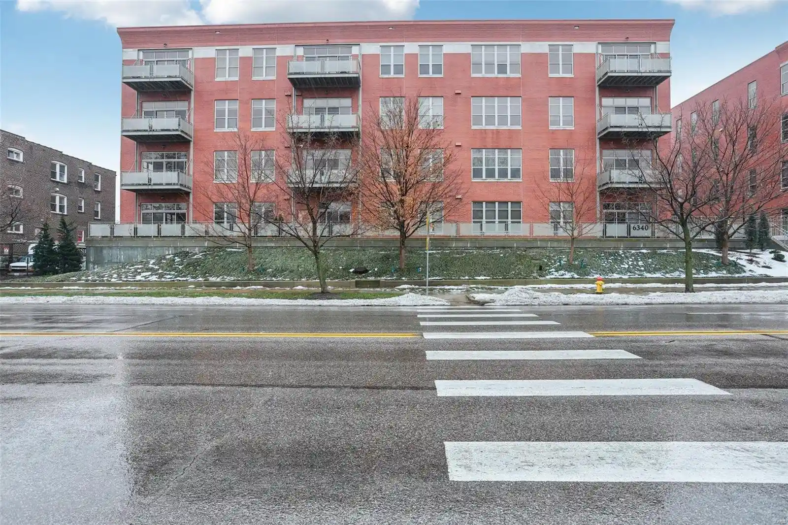 Listing Photo 2 - Condo for sale in 6340 Clayton Rd located at 6340 Clayton Rd, Richmond Heights, MO 63117 - Unit #207