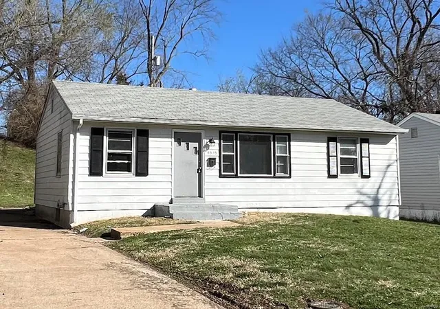 Photo 1 of Single family home for sale at 8515 Jenny Dr, Saint Louis, MO 63121 | MLS# 25002325 | Listing updated on 2025-01-16