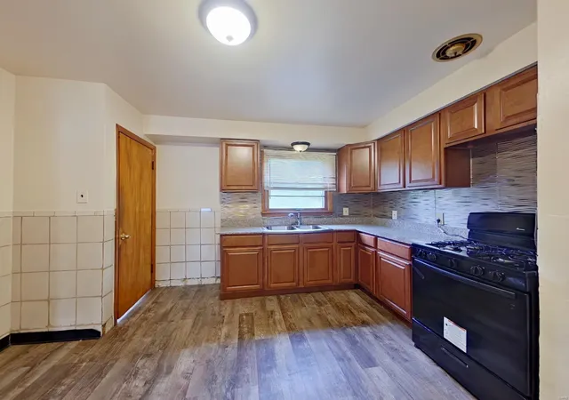 Photo 3 of Single family home for sale at 8515 Jenny Dr, Saint Louis, MO 63121 | MLS# 25002325 | Listing updated on 2025-01-16