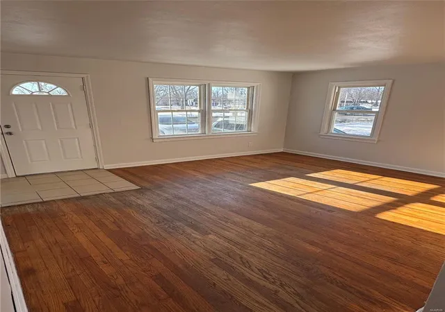 Photo 3 of Single family home for sale at 907 Charbonier Rd, Florissant, MO 63031 | MLS# 25002386 | Listing updated on 2025-01-17