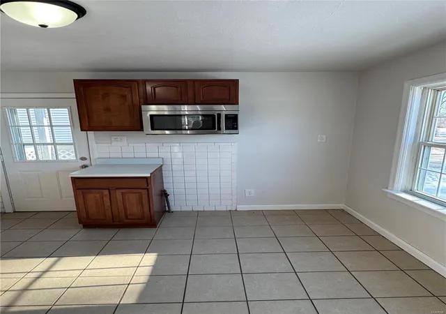 Photo 3 of Single family home for sale at 907 Charbonier Rd, Florissant, MO 63031 | MLS# 25002386 | Listing updated on 2025-01-17