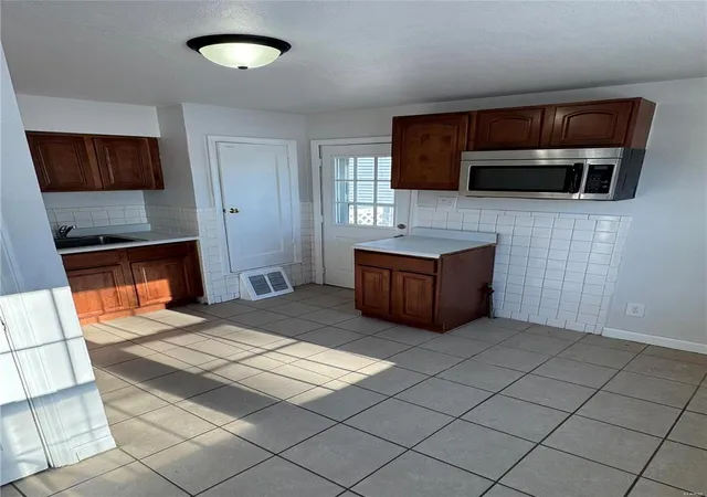 Photo 4 of Single family home for sale at 907 Charbonier Rd, Florissant, MO 63031 | MLS# 25002386 | Listing updated on 2025-01-17