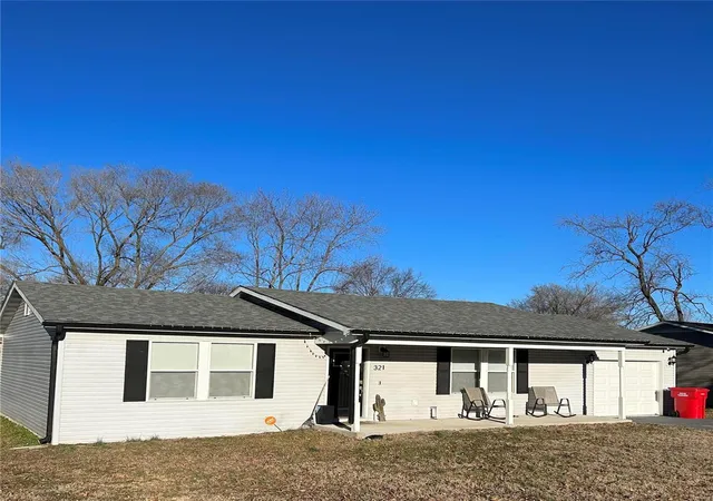 Single family home for sale at 321 E Cora St, Oran, MO 63771 | MLS# 25002413