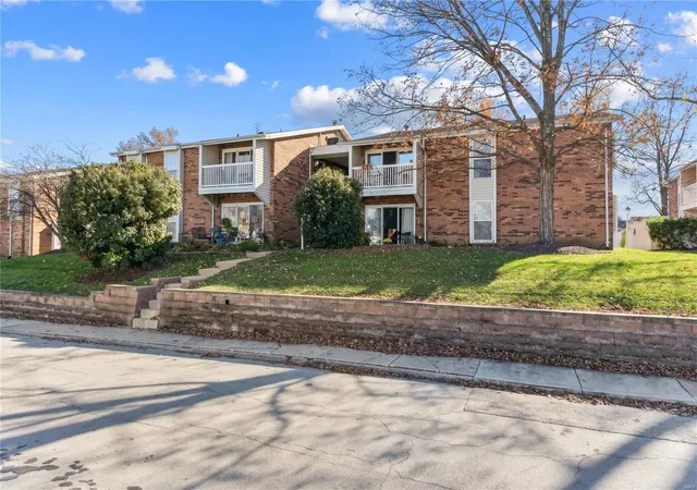 Photo 2 of Condo for sale at 538 Nirk Ave #F, Saint Louis, MO 63122 | MLS# 25002486 | Listing updated on 2025-03-17