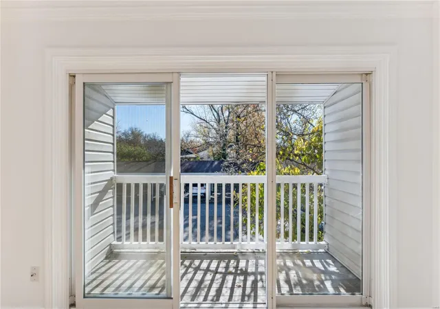 Listing Photo 5 - Condo for sale in building located at 538 Nirk Ave, Kirkwood, MO 63122 - Unit #F